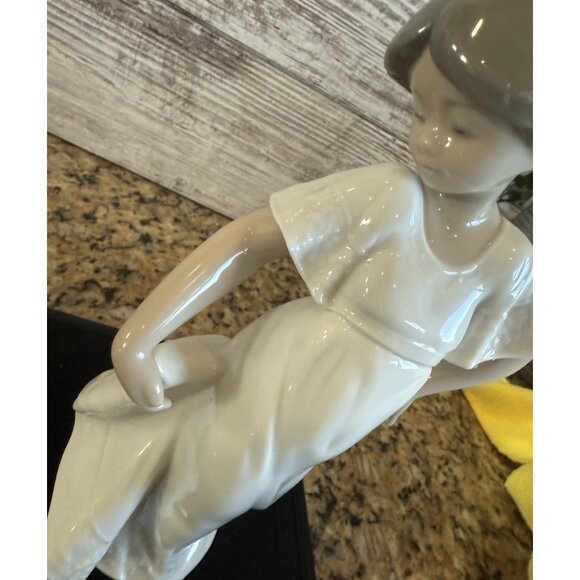 Nao by Lladro "How Pretty" Porcelain Figurine Vintage - Picture 3 of 7